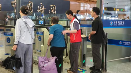 服务超6500小时,珠海志愿者 五一 假期护航旅客畅行